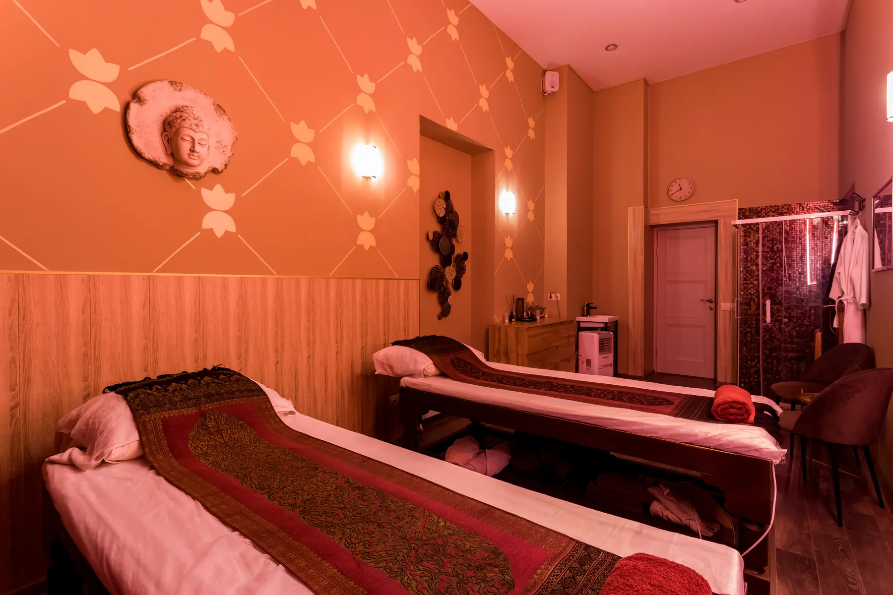 GRANDTHAI Couples Treatment Room