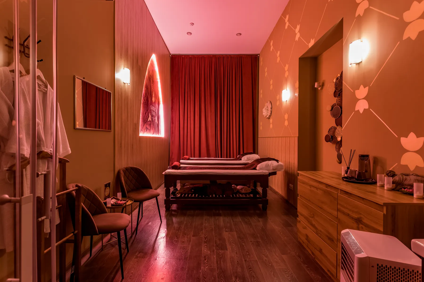 GRANDTHAI Treatment Room Interior