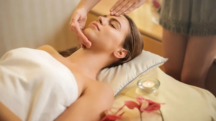 Thai Facial Massage: Lifting Effect
