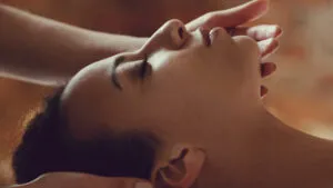 Бирманский массаж головы